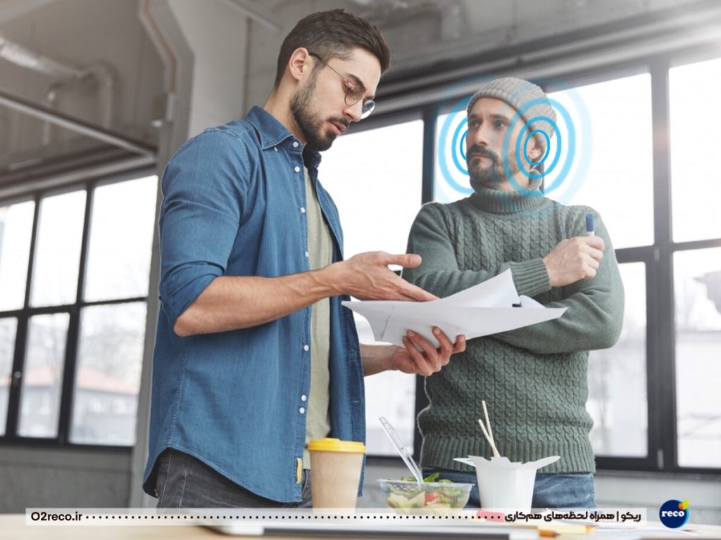 محبوبیت بین همکاران به دیگران گوش بدهیم